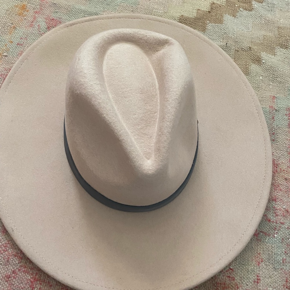 Cream wide brim hat. 🤍 exact hat worn in photo
